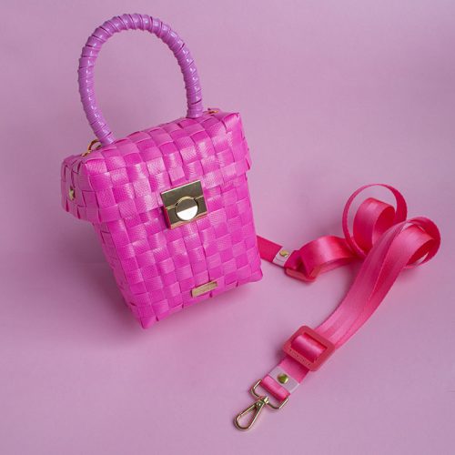 Bolso manos libres en forma de caja rosado barbie